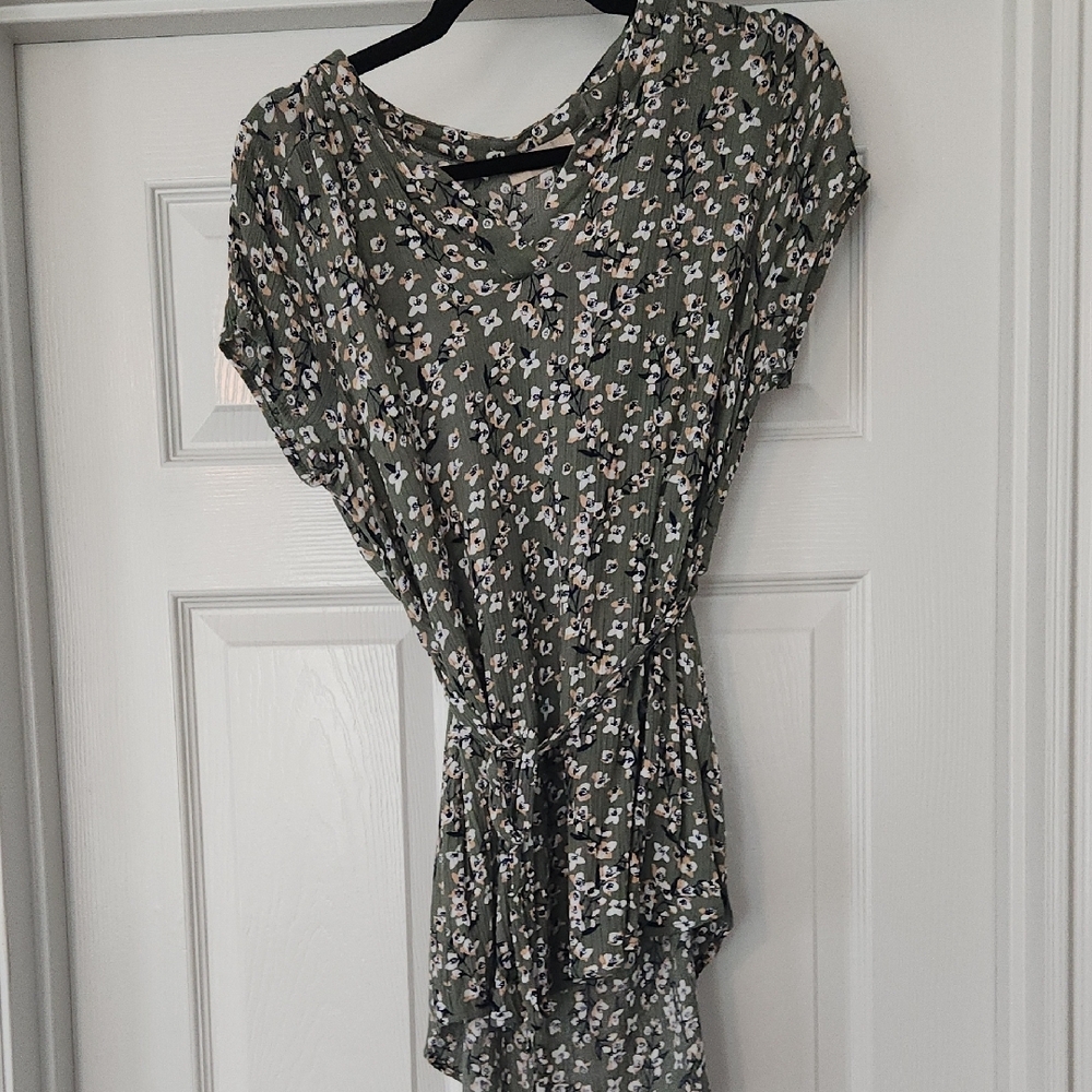 Segura Rayon Gauze Tie Waist Maternity Blouse In Green Floral